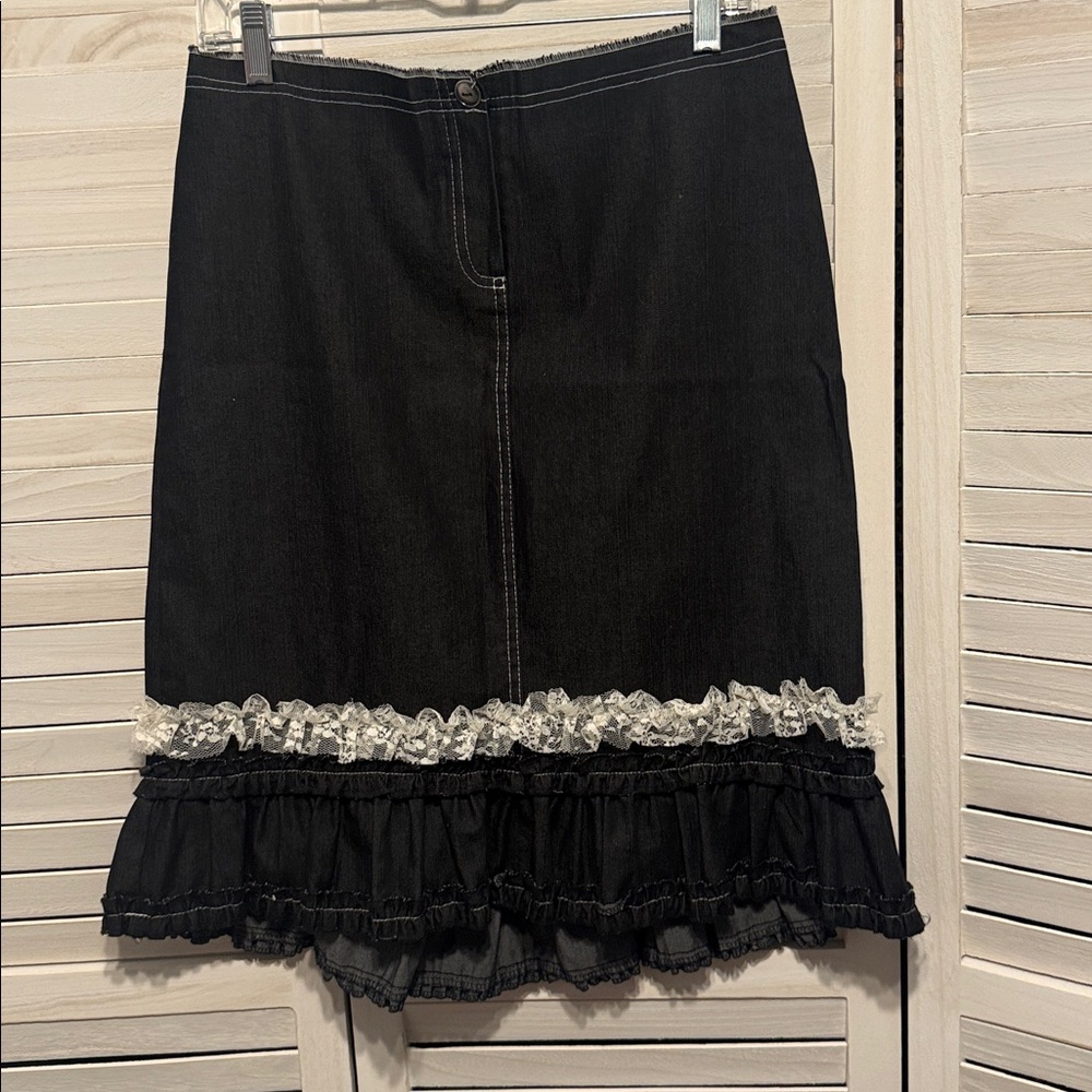 Vintage Clio Black Denim Skirt with White Stitching. Size 8 - Picture 3 of 8